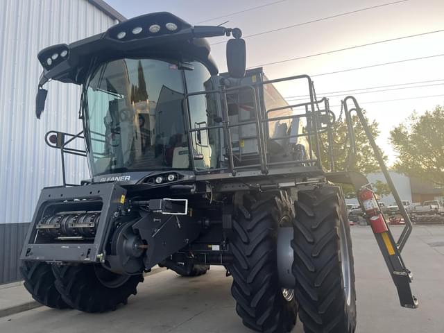 Image of Gleaner S97 equipment image 2