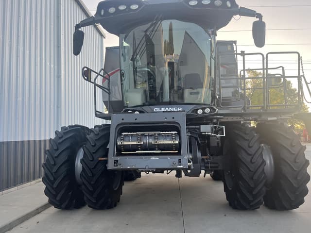 Image of Gleaner S97 equipment image 3