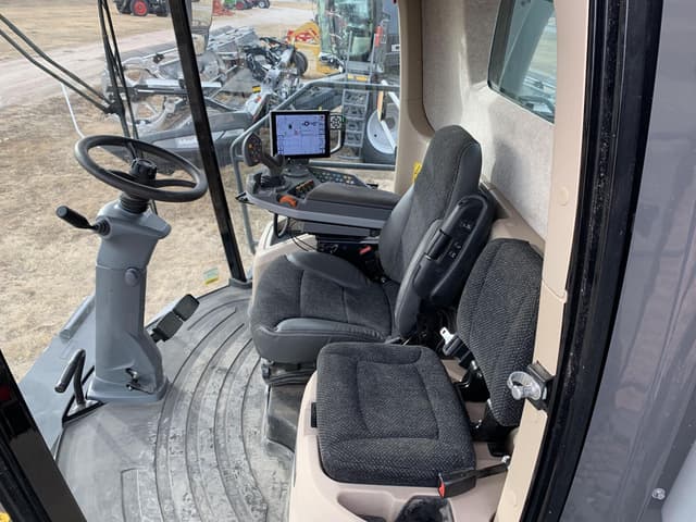 Image of Gleaner S97 equipment image 3