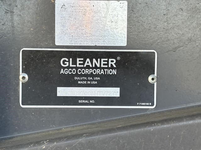 Image of Gleaner S97 equipment image 3