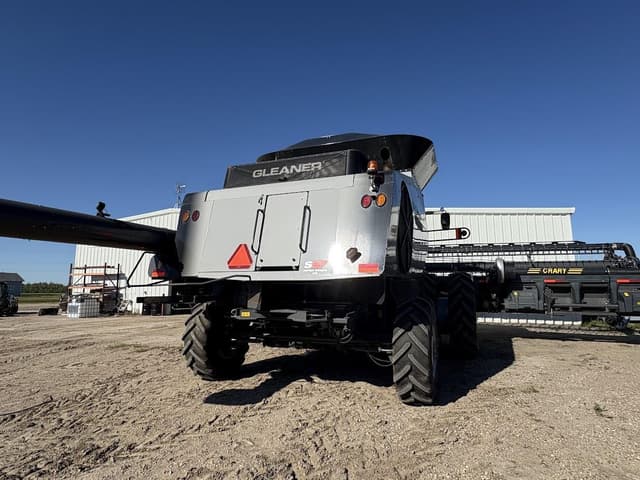 Image of Gleaner S97 equipment image 1