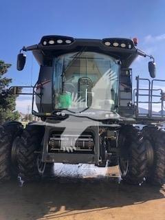 Image of Gleaner S97 equipment image 1