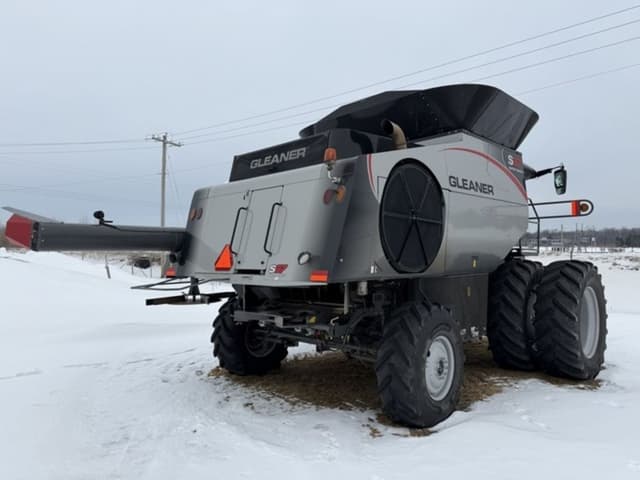 Image of Gleaner S97 equipment image 4
