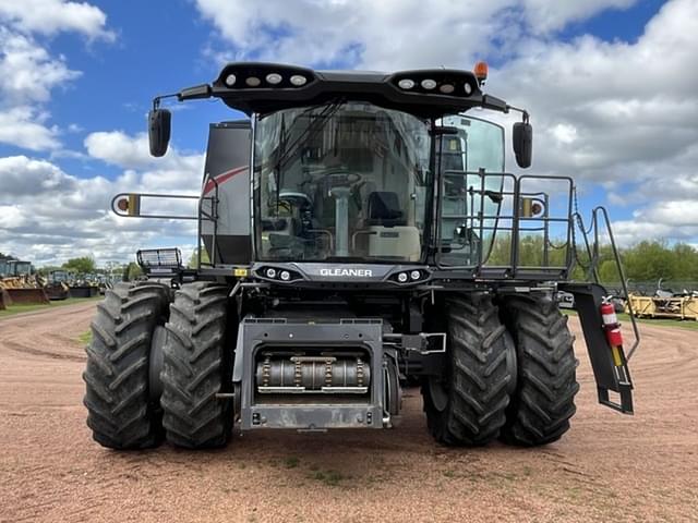 Image of Gleaner S97 equipment image 4