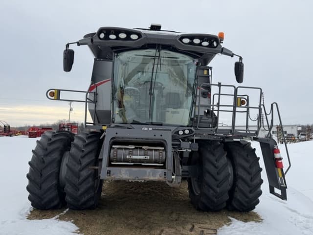 Image of Gleaner S97 equipment image 1