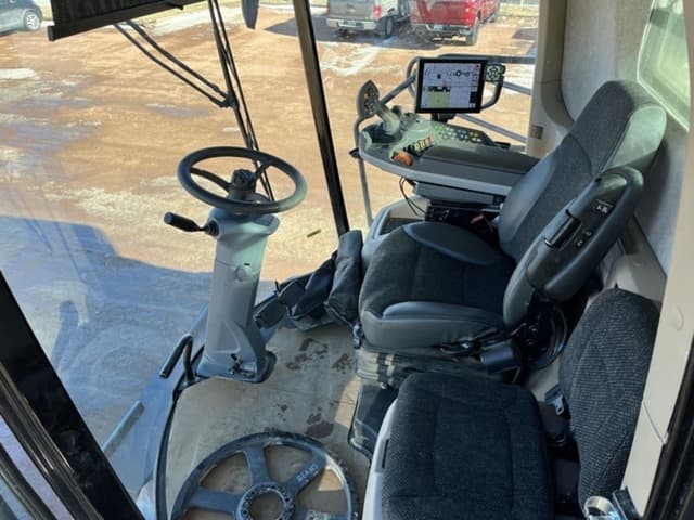 Image of Gleaner S97 equipment image 3