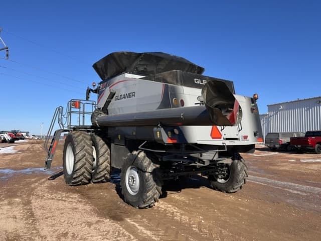 Image of Gleaner S97 equipment image 2