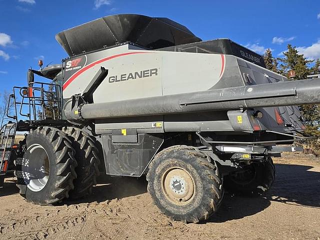 Image of Gleaner S97 equipment image 3