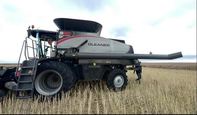 Image of Gleaner S98 equipment image 1