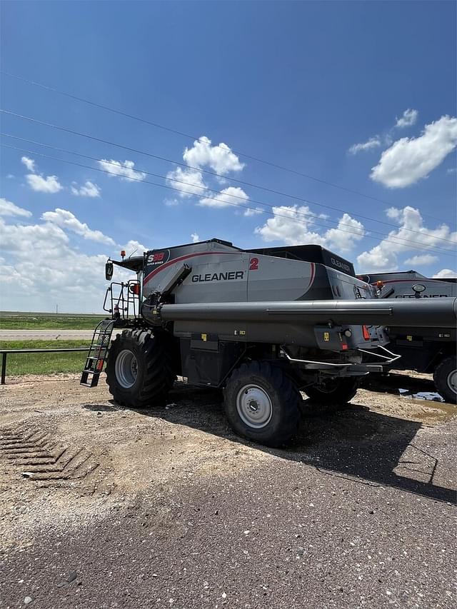 Image of Gleaner S98 equipment image 1