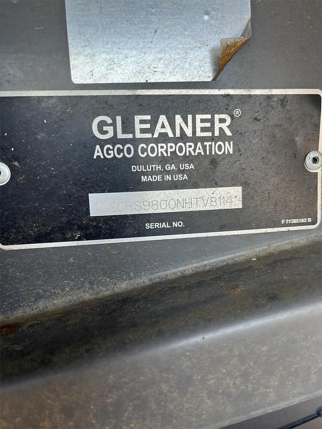 Image of Gleaner S98 equipment image 1