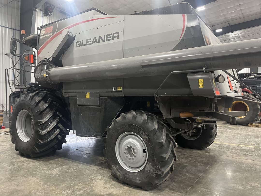 Image of Gleaner S98 Image 1