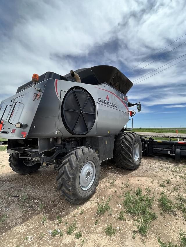 Image of Gleaner S98 equipment image 3