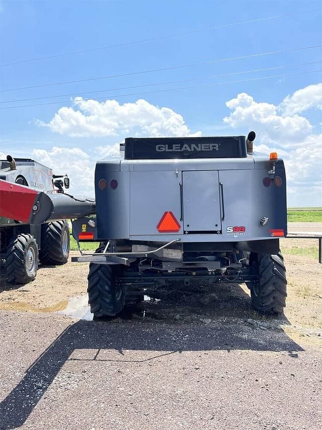 Image of Gleaner S98 equipment image 1