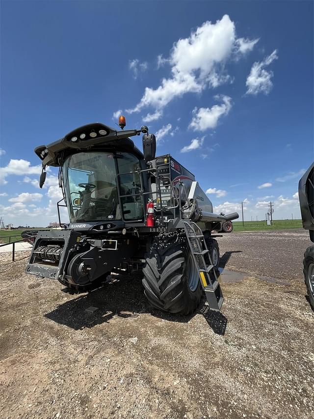 Image of Gleaner S98 equipment image 4