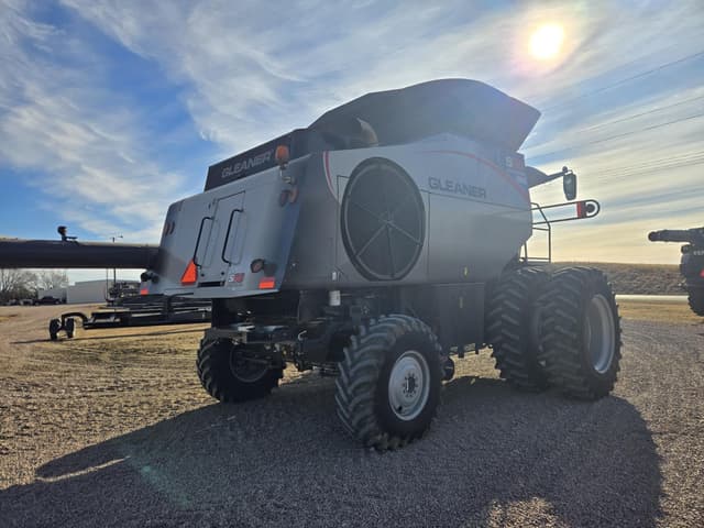 Image of Gleaner S98 equipment image 4