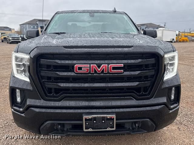Image of GMC Sierra 1500 equipment image 1