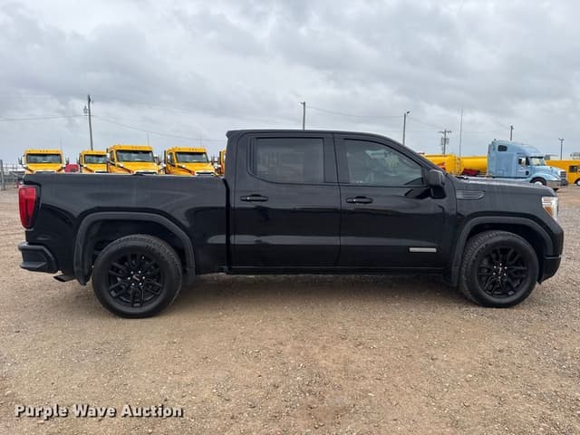 Image of GMC Sierra 1500 equipment image 3