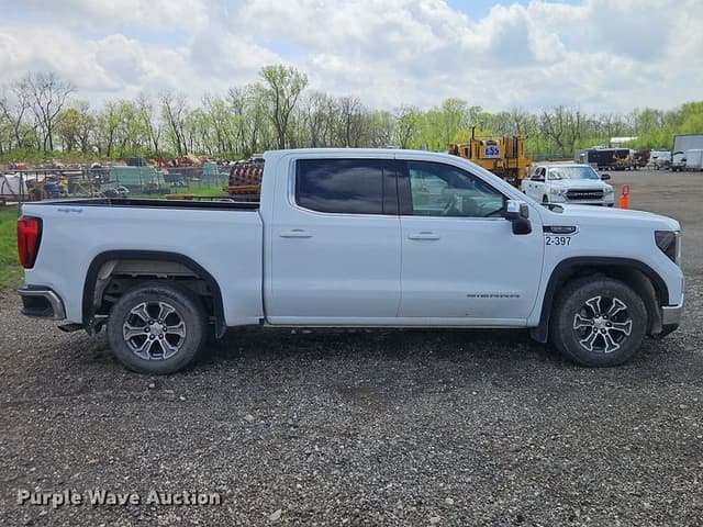 Image of GMC Sierra 1500 equipment image 3