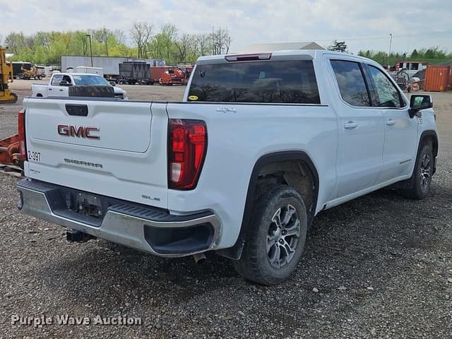 Image of GMC Sierra 1500 equipment image 4