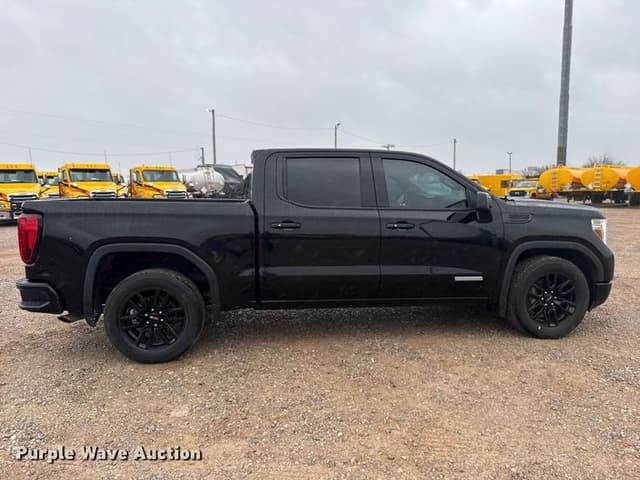 Image of GMC Sierra 1500 equipment image 3