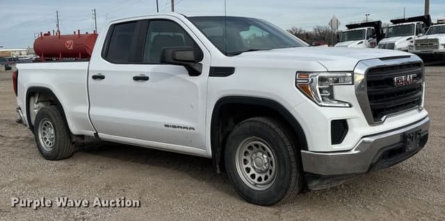 Image of GMC Sierra 1500 equipment image 2