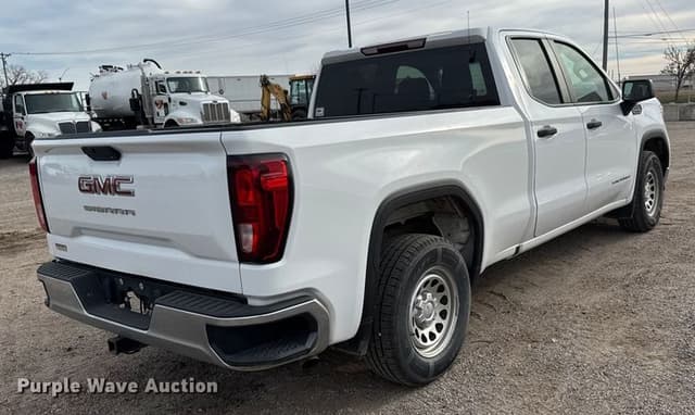Image of GMC Sierra 1500 equipment image 4