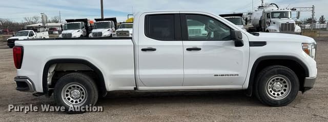 Image of GMC Sierra 1500 equipment image 3