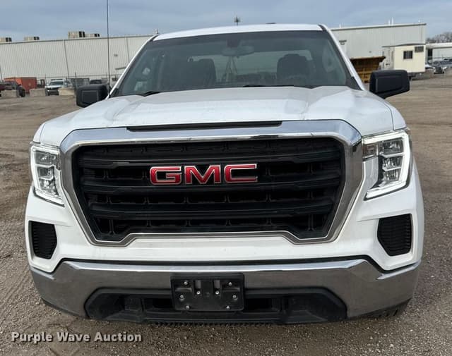 Image of GMC Sierra 1500 equipment image 1