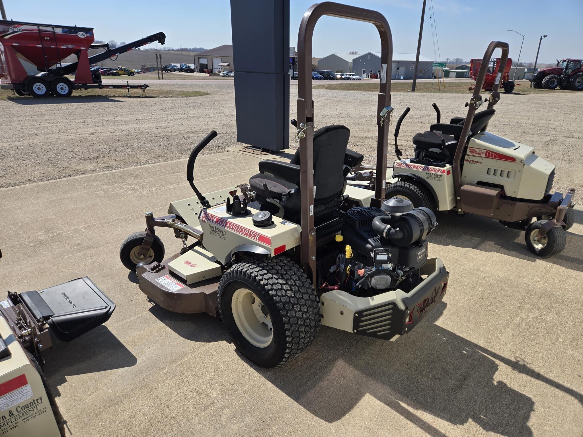 2022 Grasshopper 328G4 Equipment Image0