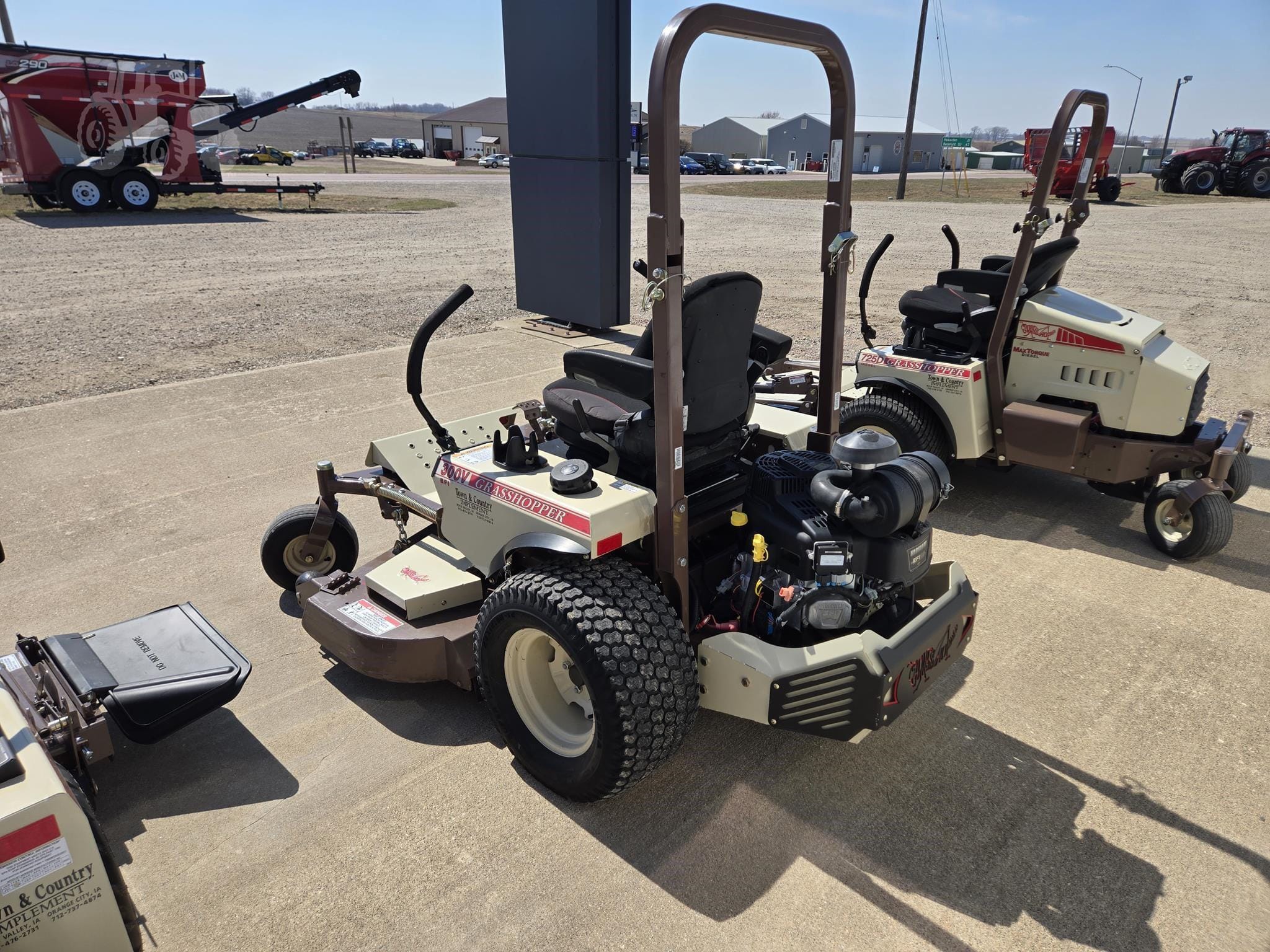 2022 Grasshopper 328G4 Equipment Image0