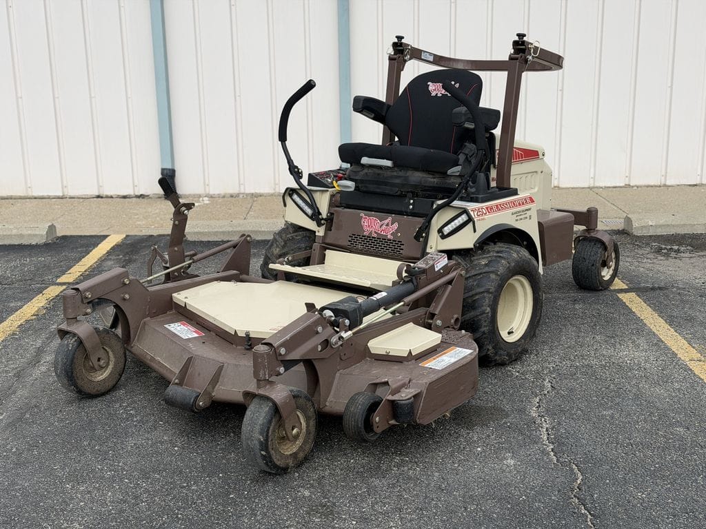 2022 Grasshopper 725DT Equipment Image0