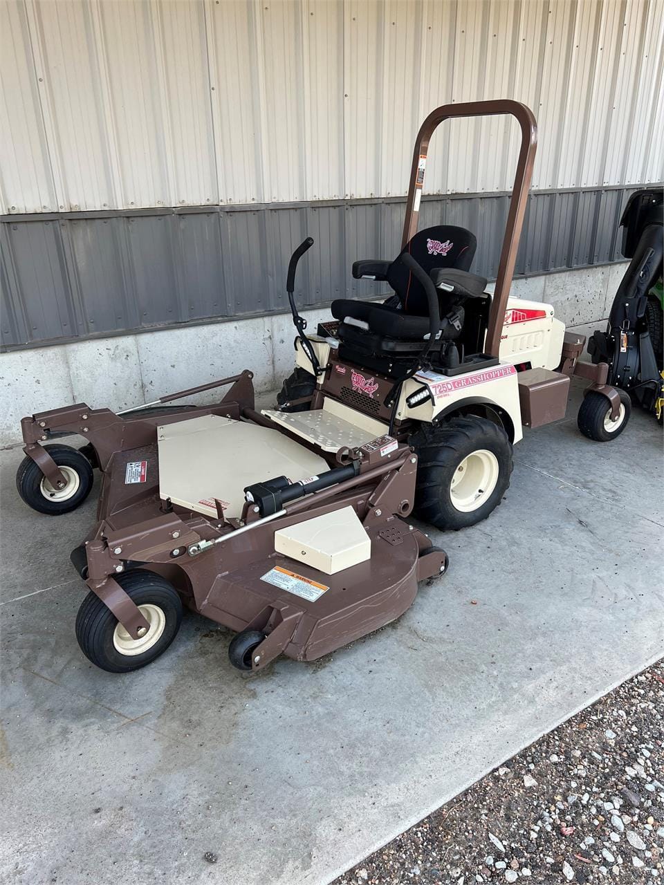 2022 Grasshopper 725DT6 Equipment Image0