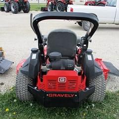 Image of Gravely  Pro Turn 272 equipment image 4