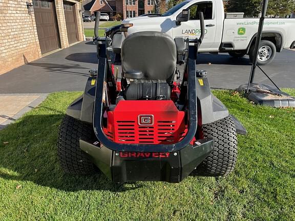 Image of Gravely Pro-Turn 260 equipment image 4