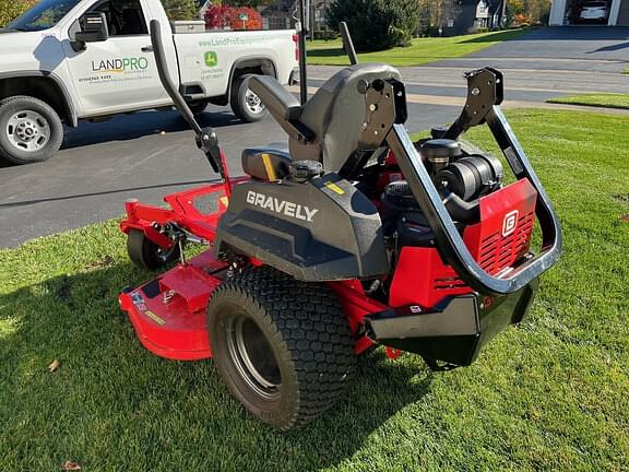 Image of Gravely Pro-Turn 260 equipment image 3