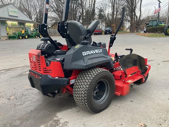 Image of Gravely Pro-Turn 260 equipment image 4