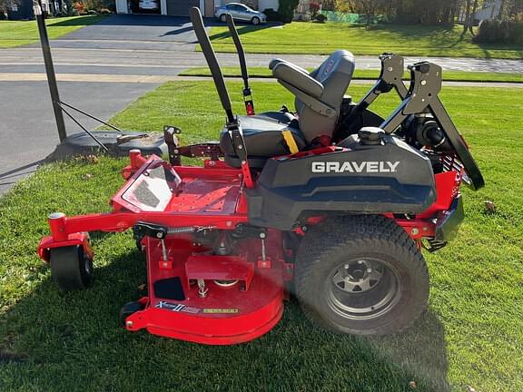 Image of Gravely Pro-Turn 260 equipment image 2