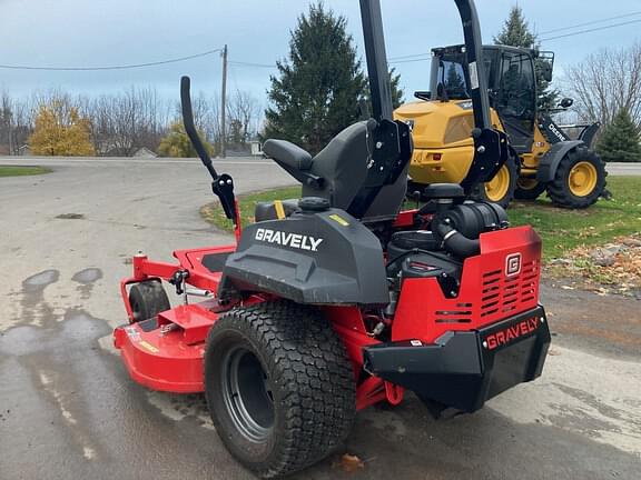 Image of Gravely Pro-Turn 260 equipment image 2