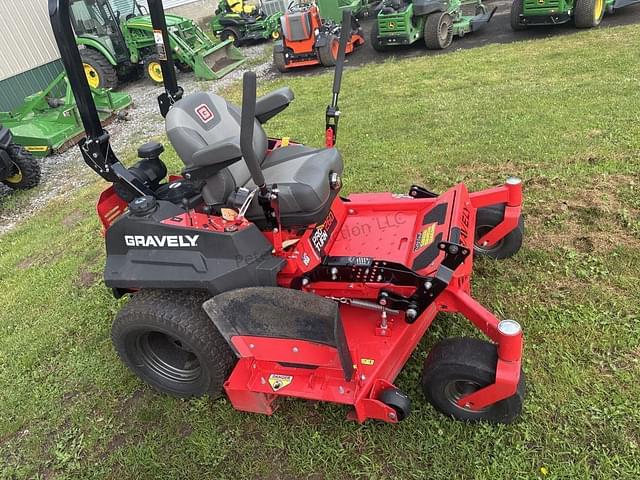 Image of Gravely Pro-Turn 260 equipment image 3