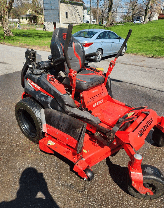 Image of Gravely Pro-Turn 660 equipment image 1
