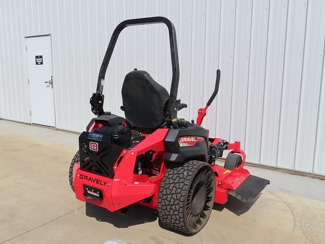 Image of Gravely Pro-Turn 660 equipment image 4