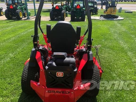 Image of Gravely Pro-Turn 672 equipment image 3