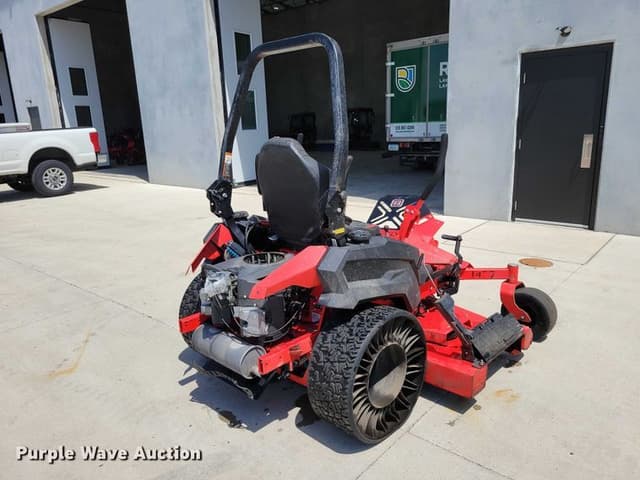 Image of Gravely Pro-Turn 672 equipment image 4