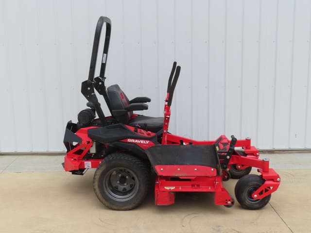 Image of Gravely Pro-Turn Z equipment image 3