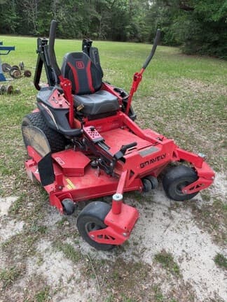 Image of Gravely Pro-Turn Z60 equipment image 3