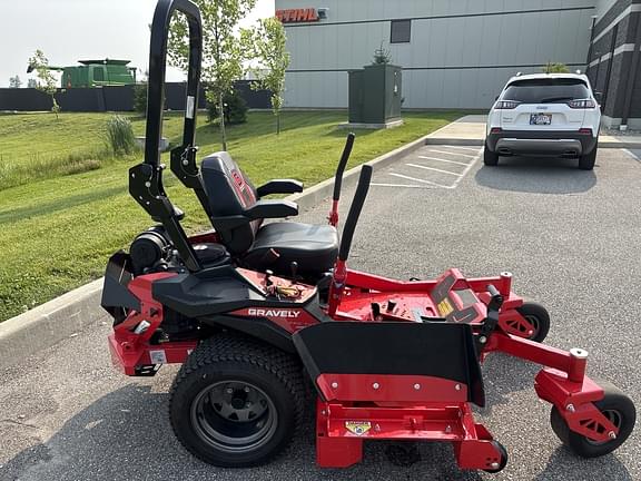 Image of Gravely Pro-Turn ZX 52 equipment image 3