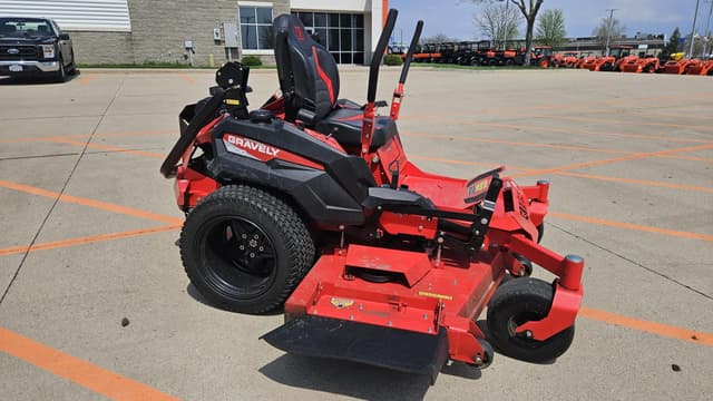 Image of Gravely Pro-Turn 672 equipment image 2