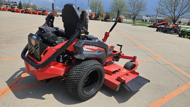 Image of Gravely Pro-Turn 672 equipment image 3