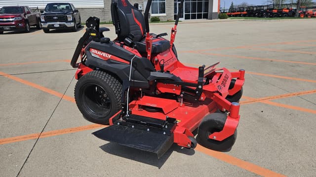 Image of Gravely Pro-Turn 672 equipment image 2